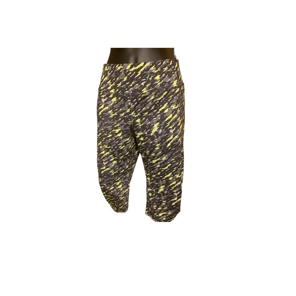 Multi colored fitted athletic capris - Picture 2 of 4